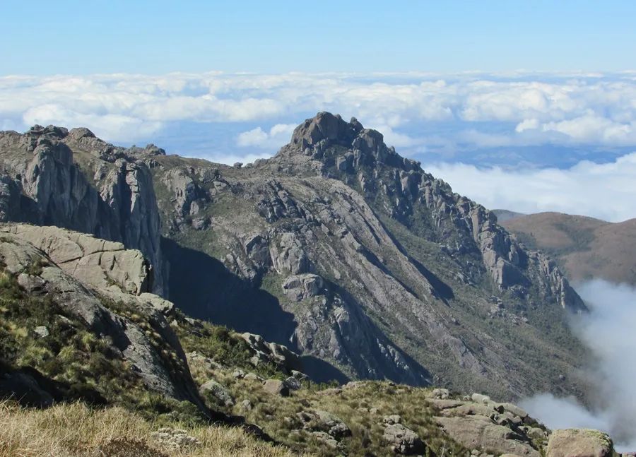 PICO DAS AGULHAS NEGRAS 5 MAIOR MONTANHA DO BRASIL